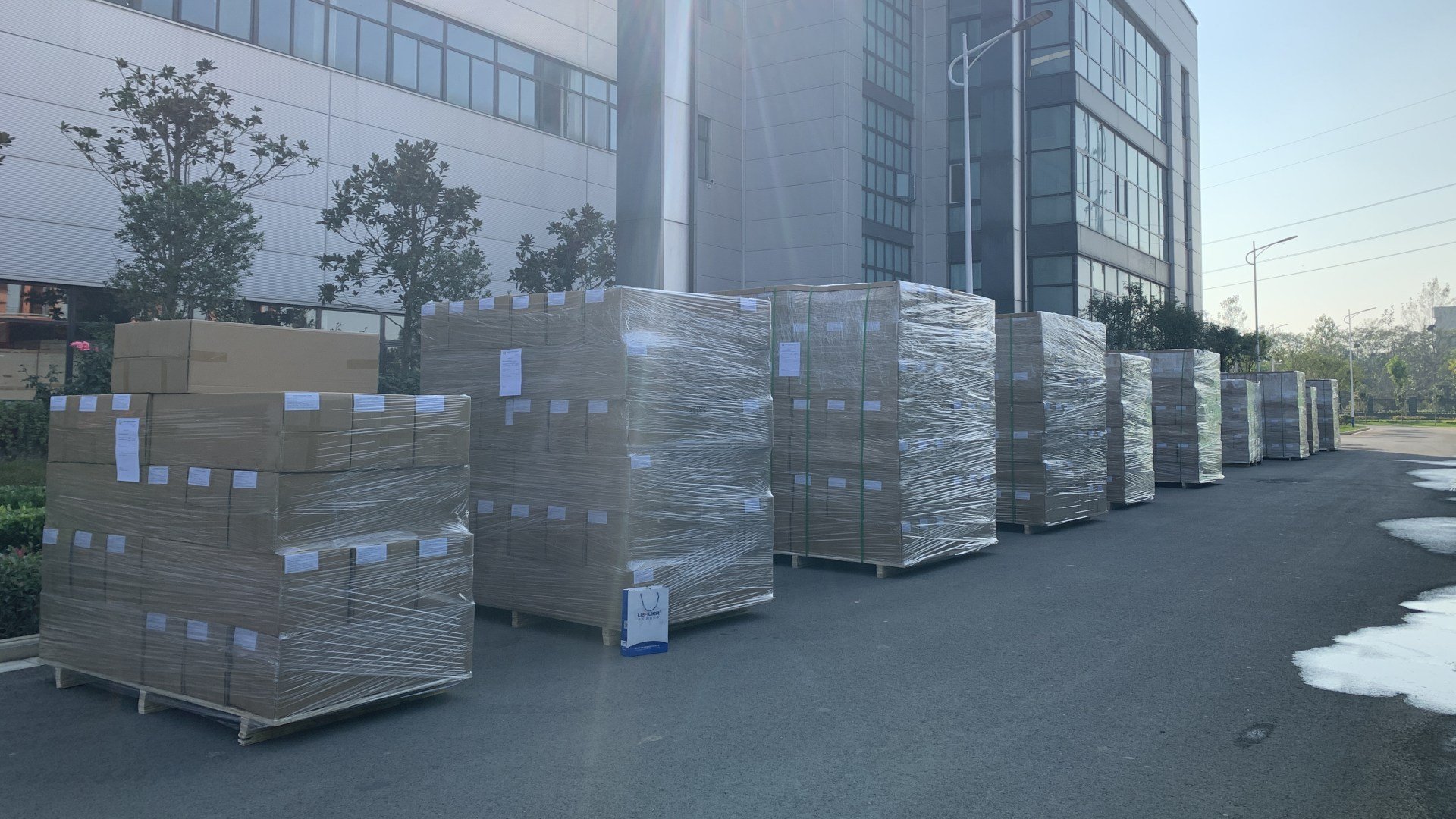 The delivery site of the oil filter element